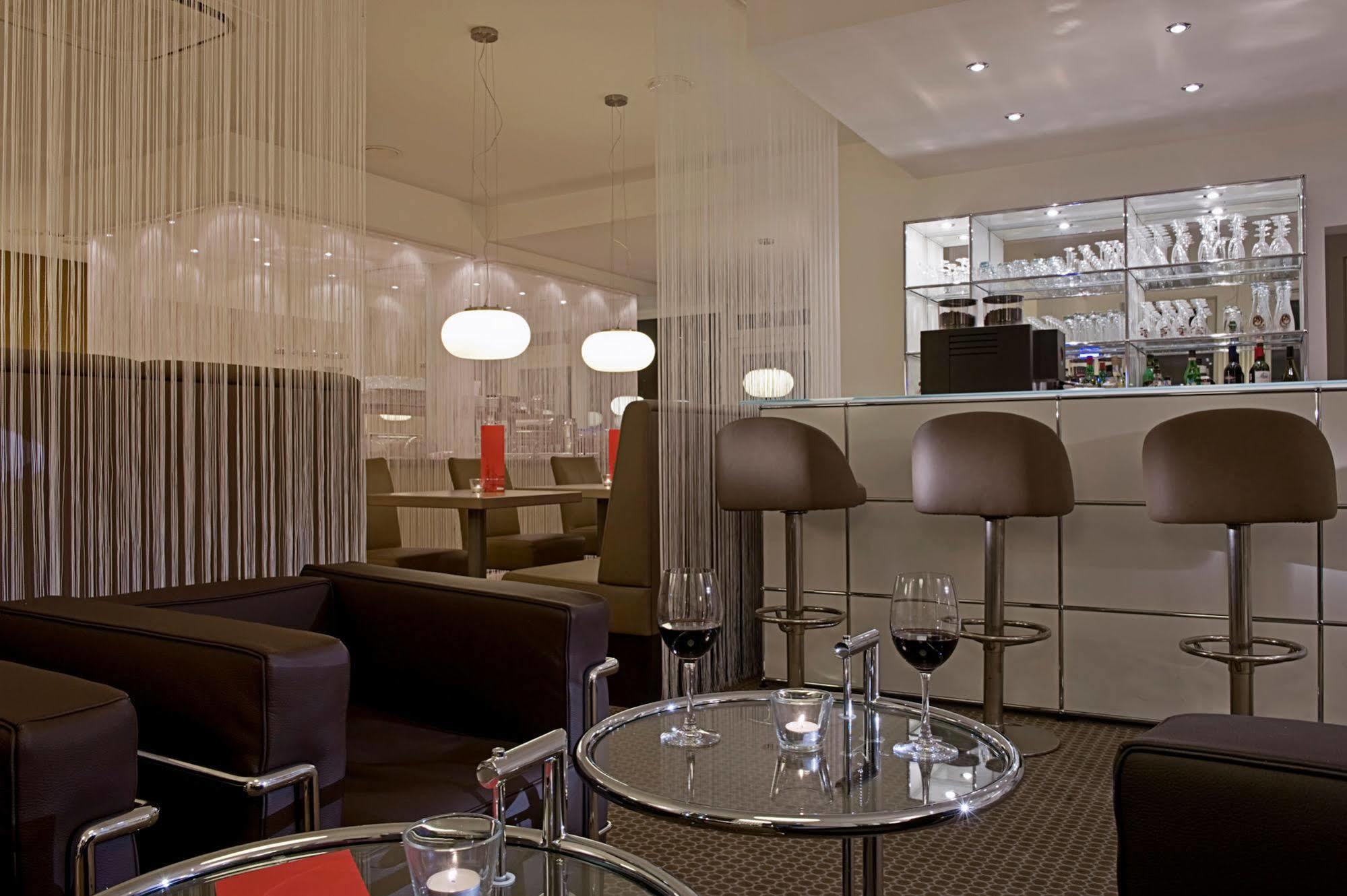 Hotel Conti Duisburg - Partner Of Sorat Hotels Étterem fotó